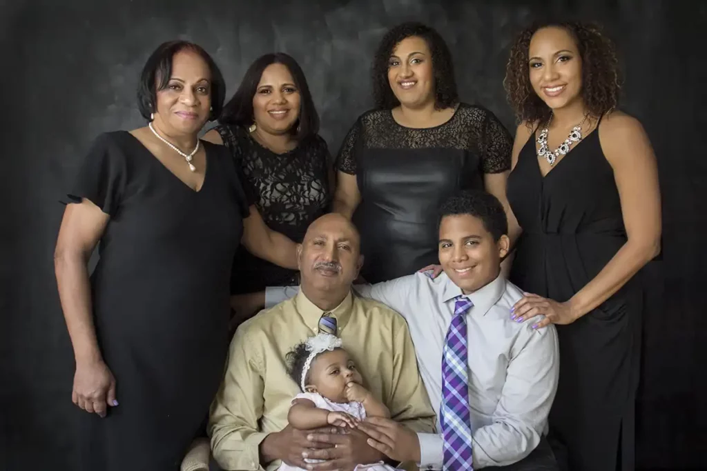 Family Portrait, family portrait in-studio, family photoshoot, family photoshoot mini