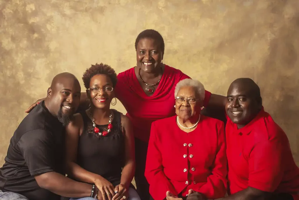 Family Portrait, family portrait in-studio, family photoshoot, family photoshoot mini