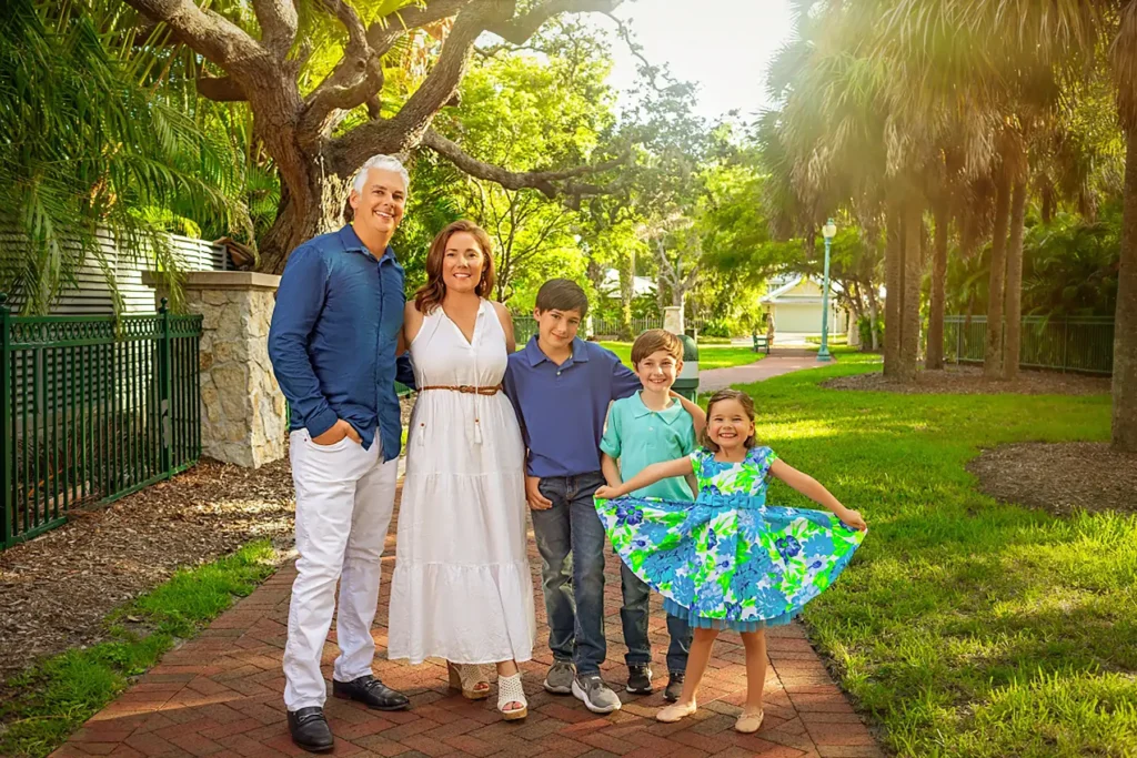 outdoor family portraits, outdoor family portrait