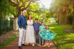 outdoor family portraits, outdoor family portrait