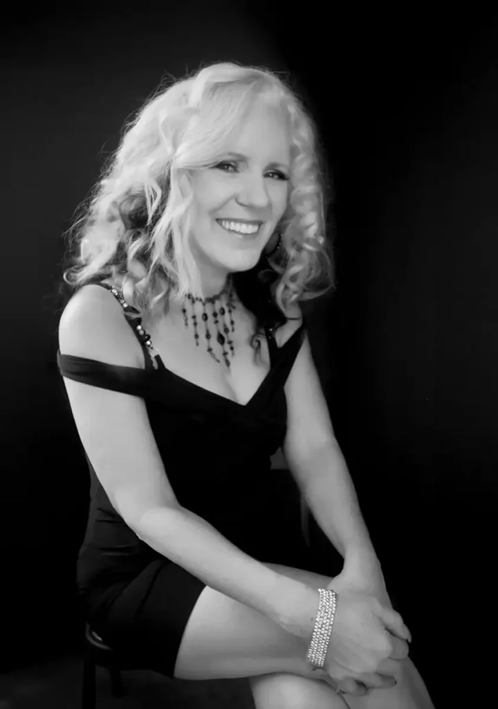 2016-11-12-8141-AS_bw - Allie Serrano Portraits Black and White Glamour Portraits are Back in Style